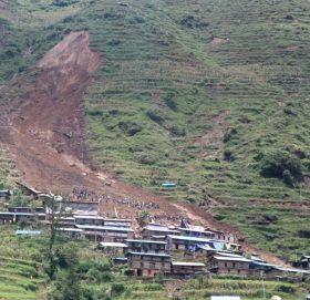 बस्ती सारिदिन गुहार्दा-गुहार्दै १३ घर पुरिए : ११ को मृत्यु, २७ जना बेपत्ता