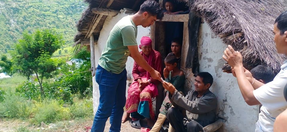 दुबै मृगौला फेल भएका मुक्त हलिया बिरेलाइ आर्थिक सहयोग