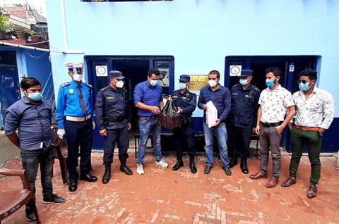 नेविसंघ त्रिविले बृक्षारोपण तथा सुरक्षा सामाग्री बितरण गरि बनायो बिपि जयन्ती