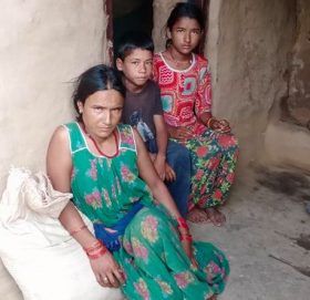 पैशा नहुँदा पाठेघर खस्ने समस्याको राेग पाल्दै रजि तिरुवा (भिडियाे सहित)