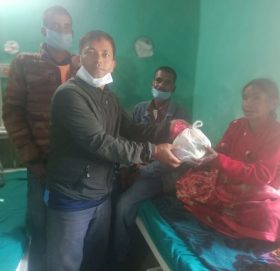 गैसस महासघं बाजुराद्धारा जिल्ला अस्पतालका बिरामीहरुलाइ फलफुल बितरण