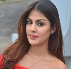 बलिउड अभिनेत्री रिया चक्रवर्ती पक्राउ