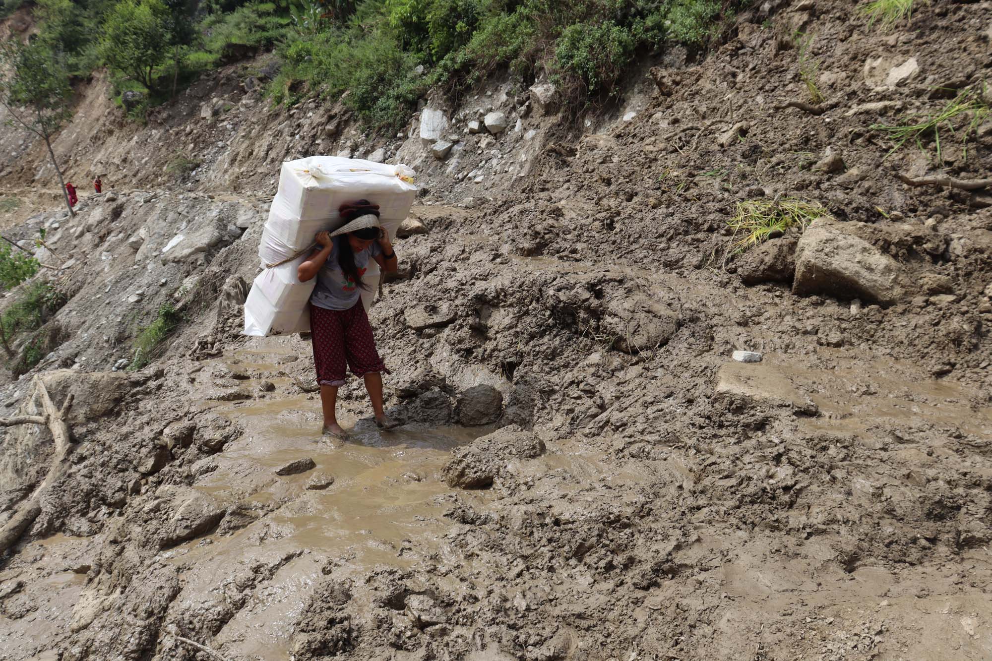 साँफे–मार्तडी सडक : अगाडि बनाउदै पछाडि भत्कदै