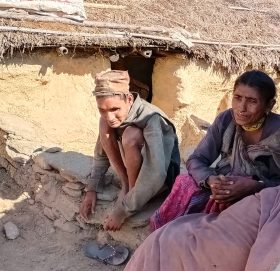 बाजुरामा नागरिकता बाट बञ्चित एक दलित परिवार