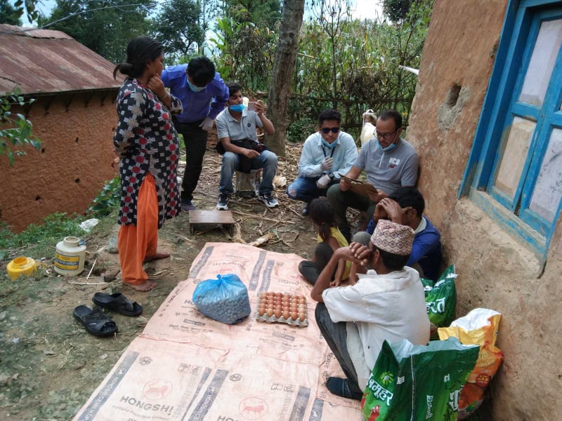 काठमाडौमा अलपत्र शुसिला सार्कीको परिवारलाइ खाद्यन्न र उपचारमा सहयोग