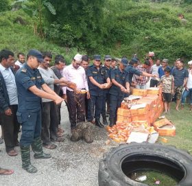 बडिमालिका प्रहरी चौकी पैमाद्धारा अबैध मदिरा बरामत