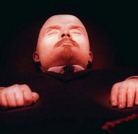 रुसमा ९६ वर्षदेखि कसरी राखिएको छ लेनिनको शव ?