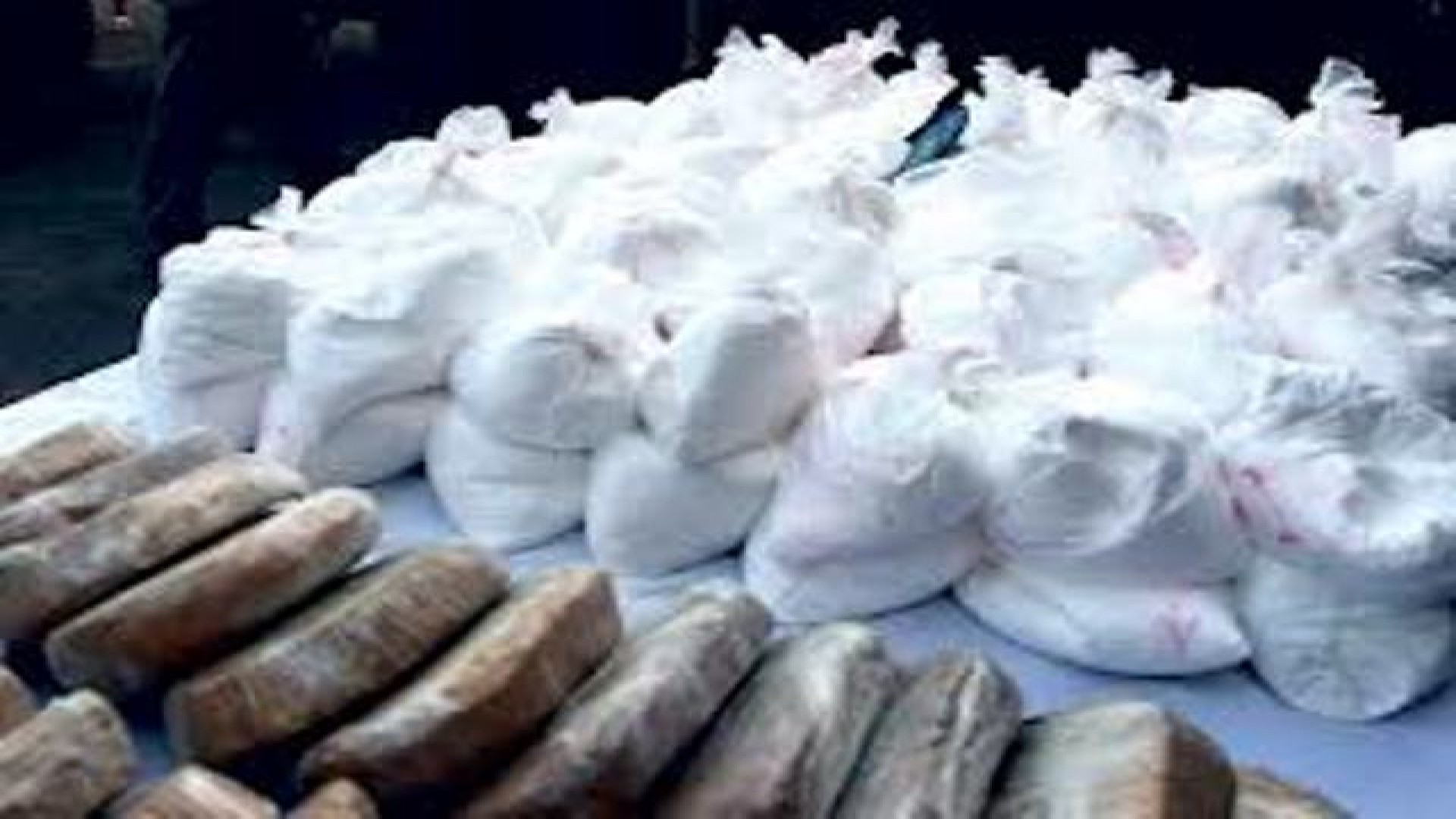 १० किलो अफिमसहित २ जना पक्राउ