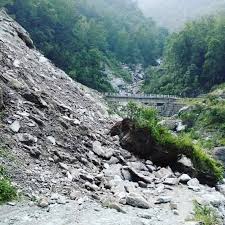 ताप्लेजुङमा पहिरोले जलविद्युत्‌गृह पुरियो, २ जना सम्पर्कविहीन