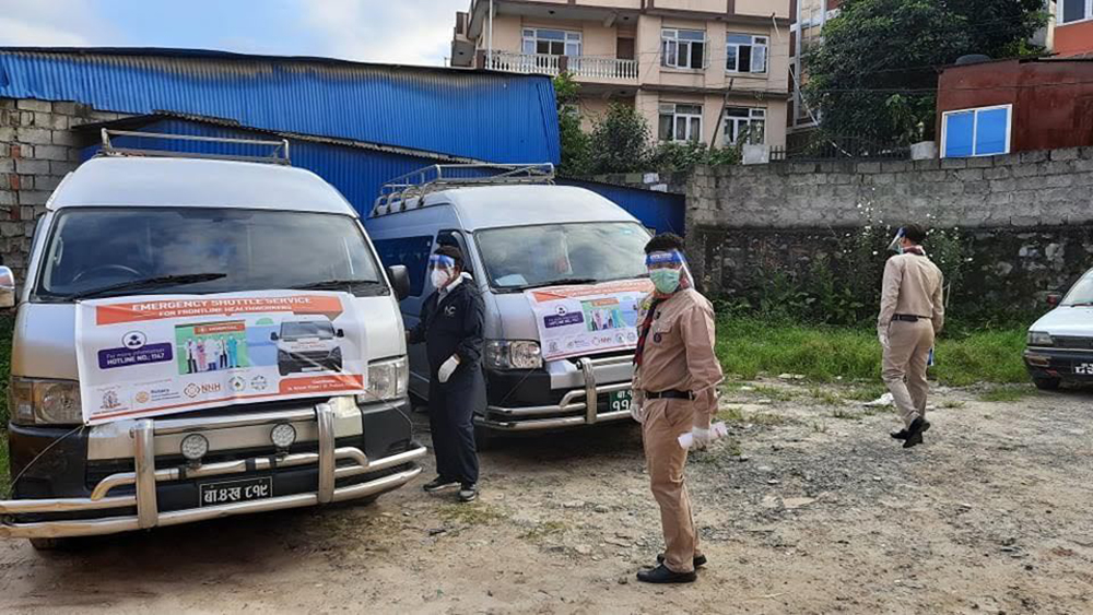 स्वास्थ्यकर्मीलाई निःशुल्क बस सेवा