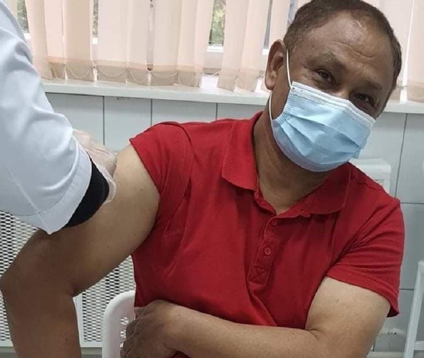 यी नेपाली जसले लिए कोरोना विरुद्धको भ्याक्सिन