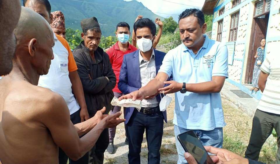 प्रदेश (क) मा बलियो पक्कड भएका नेता गिरी कबिराज पण्डितको टिमलाइ सघाउदै