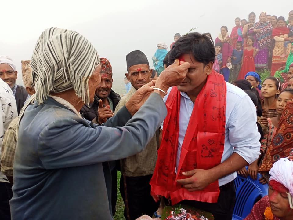 जब पहाडले मधेशका युवालाई ‘भगवान’को दर्जा दिएर सम्मान गर्‍यो…