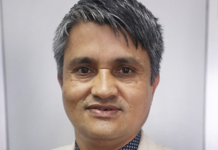 कुलमानविरुद्ध लागेका प्रधानमन्त्रिका प्रेस सल्लाहकार थापालाई थुतुनो धेरै नचलाउन मन्त्रीको चेतावनी