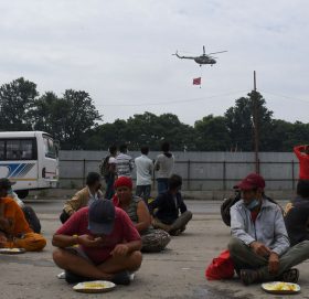 भोको पेटसामु पुष्पवृष्टि