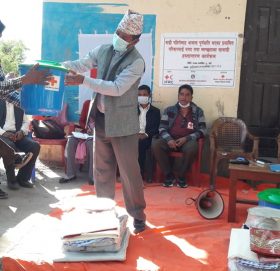 बुढिनन्दा नगरपालिकाका बाढि पिडीतलाई रेडक्रसद्धारा राहत साम्रगी बितरण
