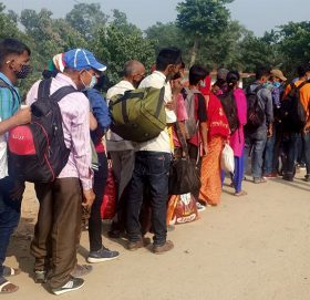 खाने केही नहुदा, दसैंको मुखमा भारत जानेको लर्को