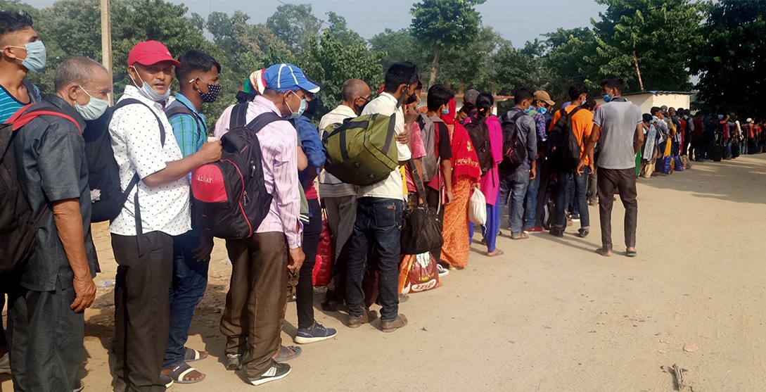 खाने केही नहुदा, दसैंको मुखमा भारत जानेको लर्को