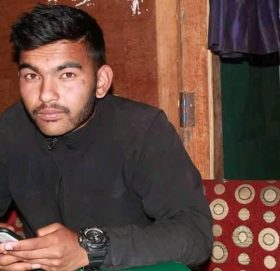 पारस रावलकाे भाग्य लेख्ने निधार भेटेन (गजल)