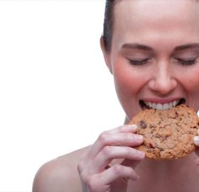 बिस्कुट चाख्ने गज्जबको जागिर : वार्षिक तलब ६० लाख रुपैयाँ !