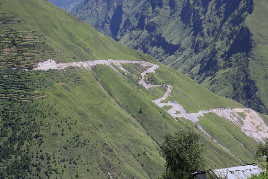 सडक सञ्जालसँग जोडिँदै हुम्ला