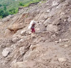 कलिलो काँधमा ५ भाइबहिनी (भिडियाे सहित)