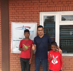 रोग पालेर बसेका दुई दाइभाई उपचार पछि सञ्चो भएर गाउँ फिर्ता