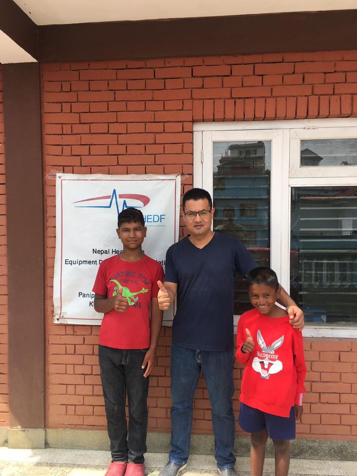 रोग पालेर बसेका दुई दाइभाई उपचार पछि सञ्चो भएर गाउँ फिर्ता