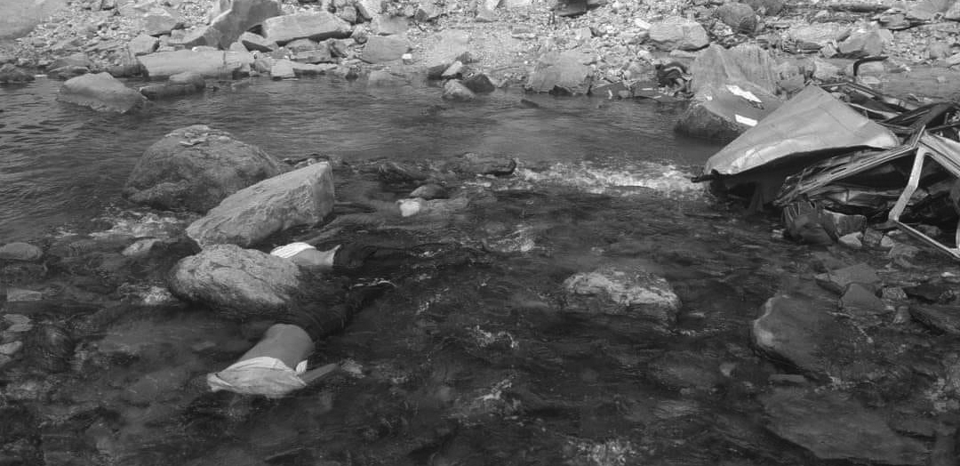 जाजरकोट जीप दुर्घटनाः आफन्तले शव बुझेनन्, चालकको घर र पसलमा लगाइदिए आगो