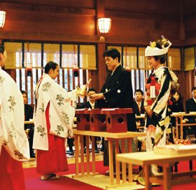 संसारमा एउटा यस्तो देश छ जहाँ विवाह गर्न सरकारले रकम दिन्छ