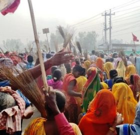 कांग्रेसको प्रदर्शनमा क्रममा झडप, २२ प्रहरी घाइते