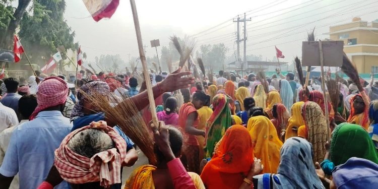 कांग्रेसको प्रदर्शनमा क्रममा झडप, २२ प्रहरी घाइते