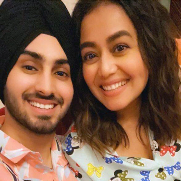 उमेरको भिन्नतालाई वास्ता नगरी विवाह गरेका यी जोडी, दर्शकमाझ छन् चर्चित