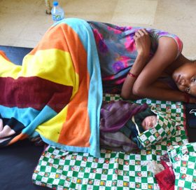 बेड अभावमा सुत्केरीको भुइँमै ओछ्यान