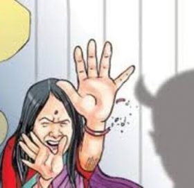 दलितकी छोरी भन्दै झुक्याएर गर्भपतन गराई घरनिकाला