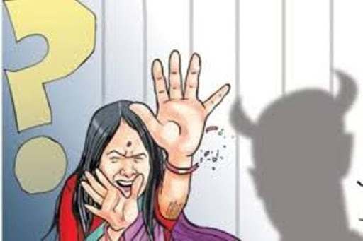 दलितकी छोरी भन्दै झुक्याएर गर्भपतन गराई घरनिकाला