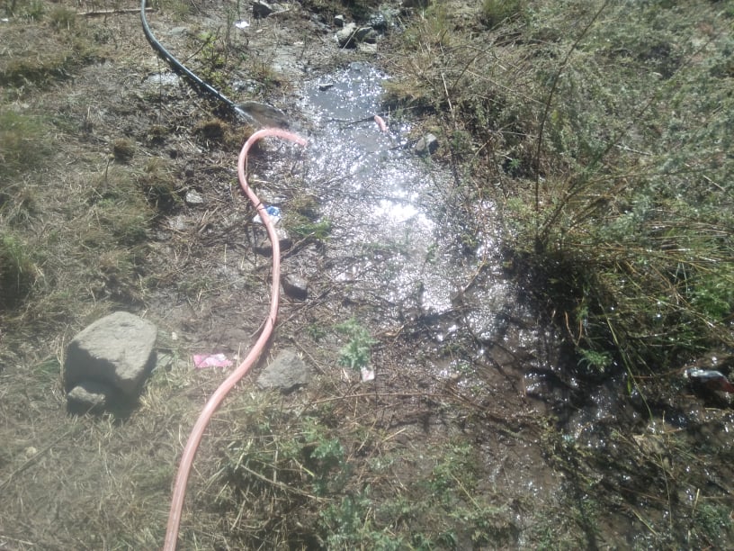 सरकारले धारा बनाउने सेवाग्राहीले काटेर फाल्ने