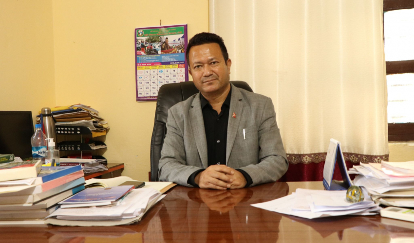 सुदूरपश्चिमका कानून मन्त्रीलाई थप उपचारका लागि हेलीकोप्टर मार्फत काठमाडौँ लगिदै