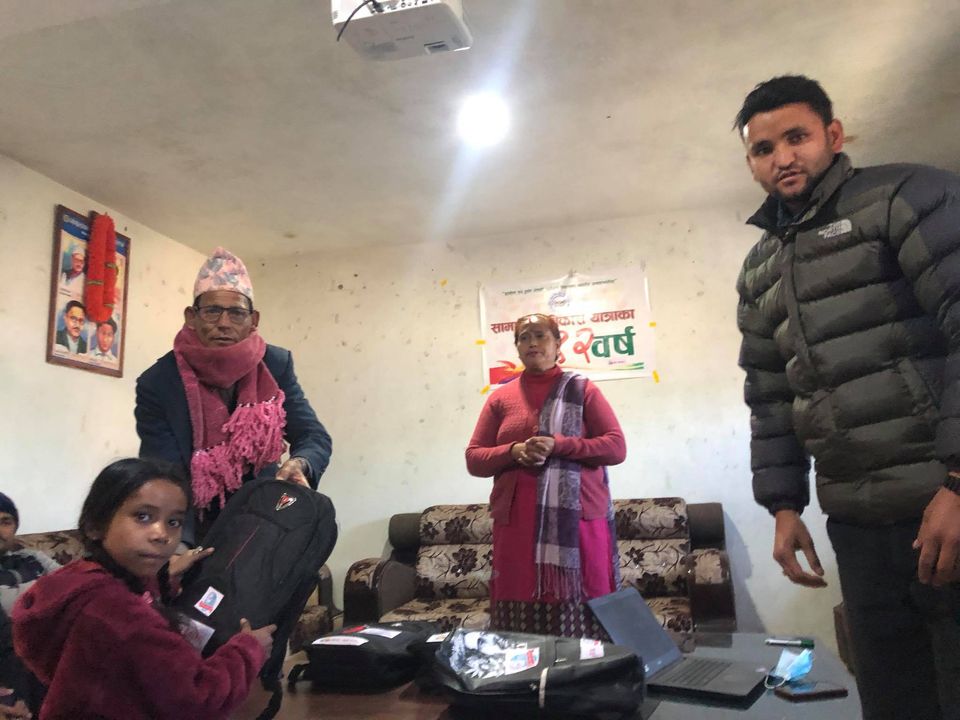 आरआइसीको स्थापना दिवसको अवसरमा बालबालिकालाई सहयोग