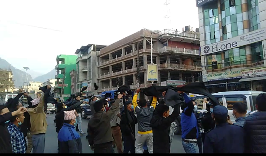 नेकपा महासचिव पौडेललाई बुटवलमा कालो झण्डा