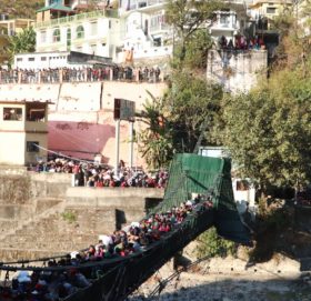 भारतले झोलुंगे पुल एकतर्फी बन्द गरिदिदा धार्चुला छिरेका नेपालीलाई सास्ती