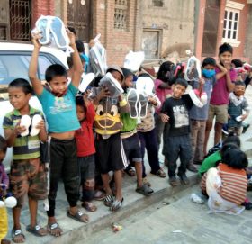 अलपत्र तथा असाहयलाई लुगाकपडा सहयोग