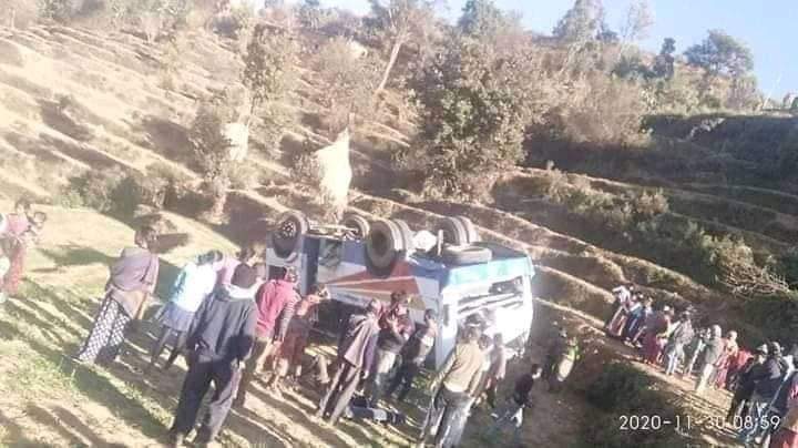 अछामकाे मार्कुमा बस दुर्घटना हुदा एकको मृत्यु, १७ जना घाइते