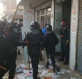 सुत्केरीको मृत्युपछि चिकित्सक फरार, कारबाहीको माग गर्दै अस्पतालमा प्रदर्शन