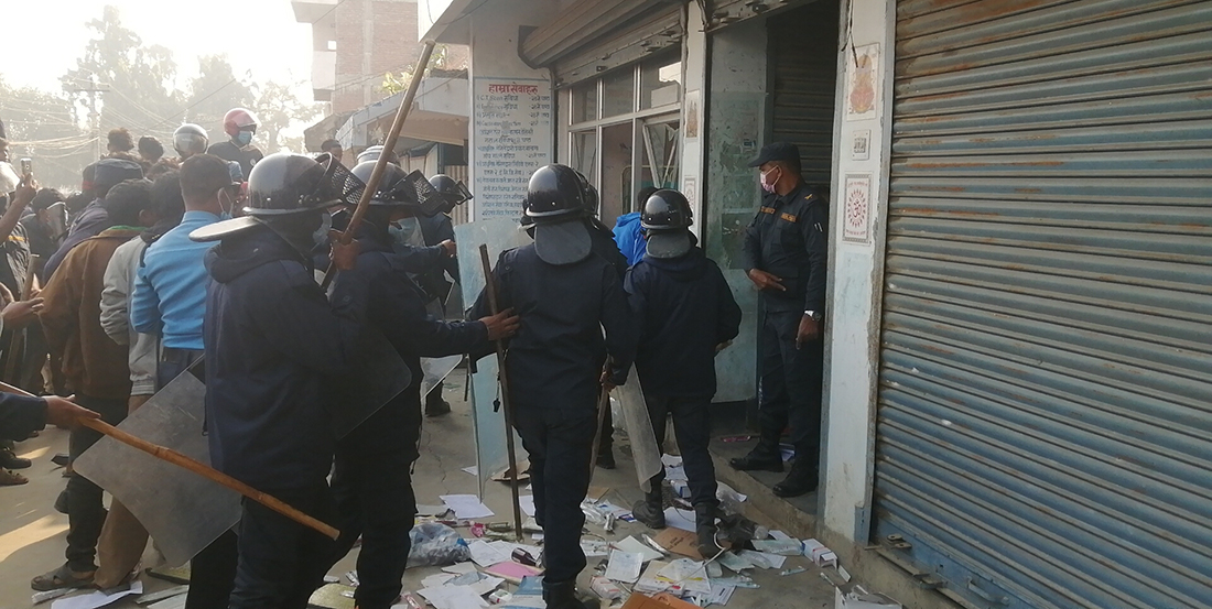 सुत्केरीको मृत्युपछि चिकित्सक फरार, कारबाहीको माग गर्दै अस्पतालमा प्रदर्शन