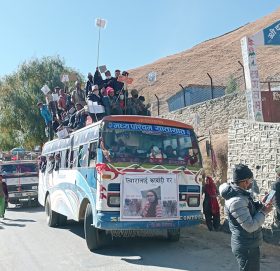 बलात्कारी उम्काउन खोजेको भन्दै ८० किमि टाढादेखि आन्दोलन गर्न आए गाउँले