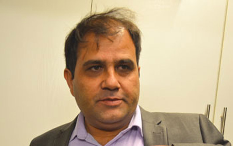 कोरोना संक्रमण भएका मनोज गजुरेलको स्वास्थ्य अवस्था गम्भीर, आईसियूमा उपचार हुँदै