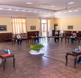 ओलीको टेबुलमा रातो झोला !