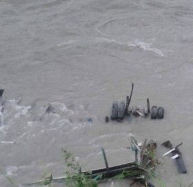 पिकअप भ्यान त्रिशूलीमा खस्यो