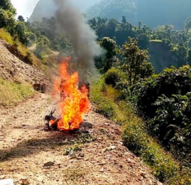 चलाउँदा चलाउँदै यसरी जल्यो नयाँ मोटरसाइकल